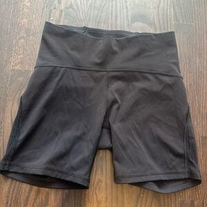 Lululemon Train Times Short *6" in black size 8